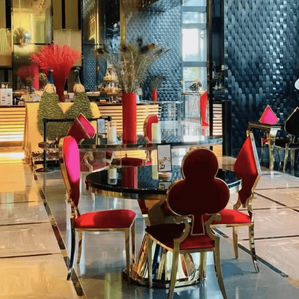 Poker chair in luxurious velvet fabric and golden legs for a touch of opulence in your home