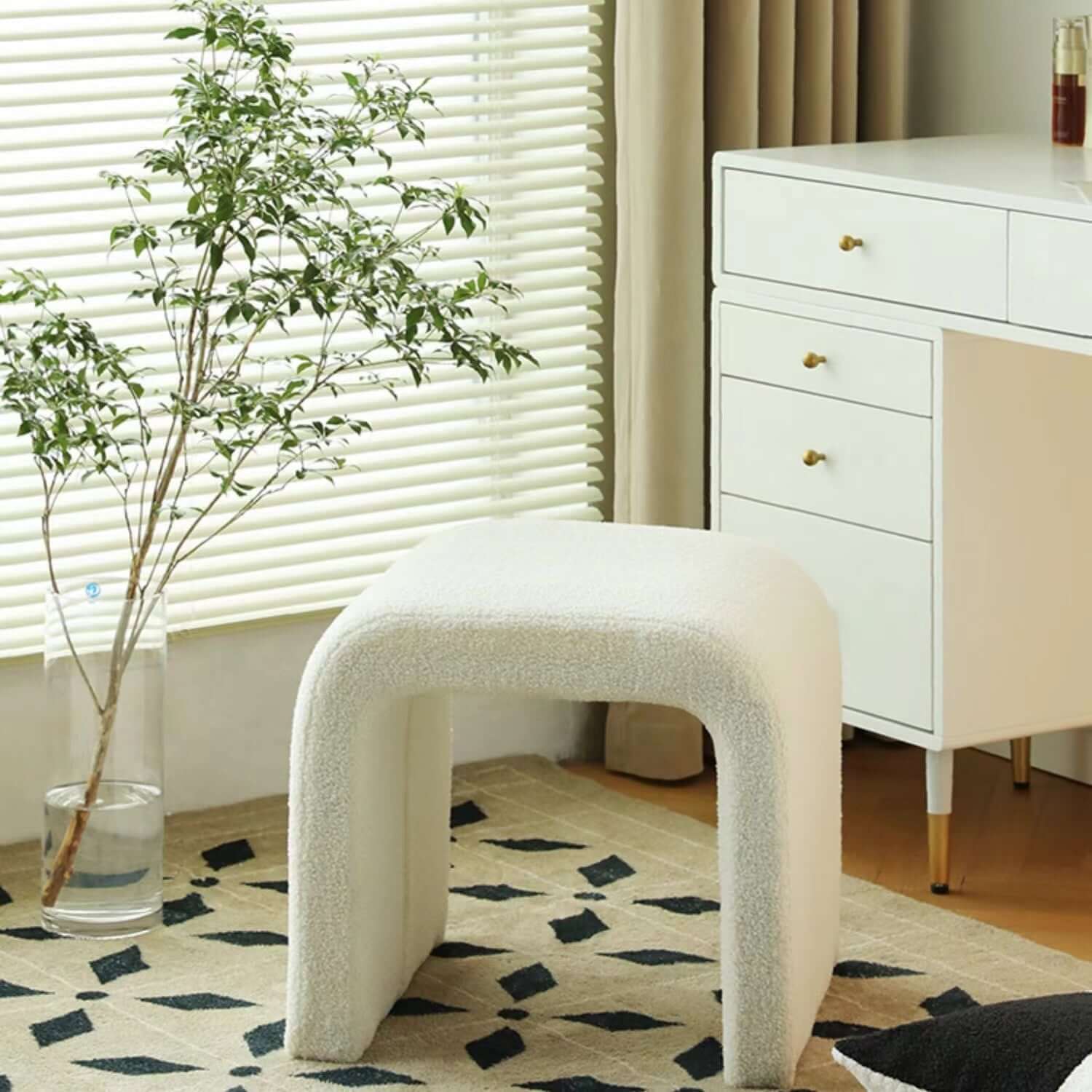 White boucle sherpa vanity stool without back featuring soft textured fabric main product image メイン画像