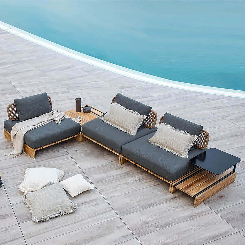 5-piece teak outdoor sectional sofa set with coffee table and cushion in natural and gray メイン画像