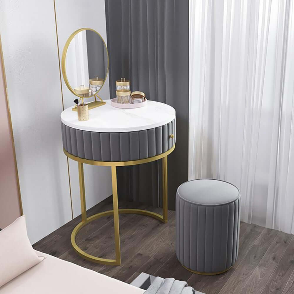 Modern makeup vanity set with soft velvet upholstery and included mirror and stool メイン画像