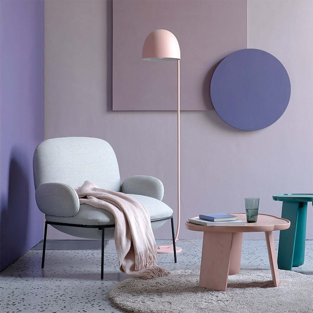 Gray cotton and linen accent chair with metal frame and modern design メイン画像