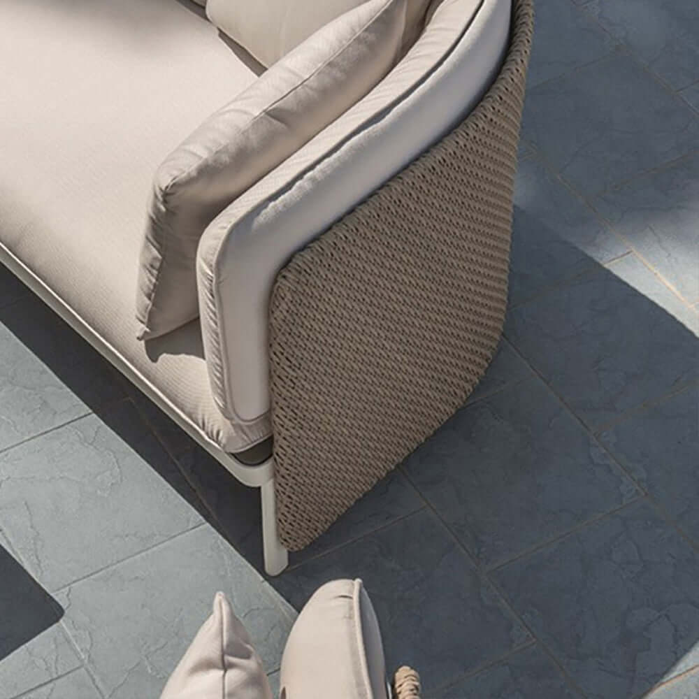 カーキ＆クリームホワイトのラタン製アウトドアアームチェア パティオアクセントチェア クッション付き サブ画像